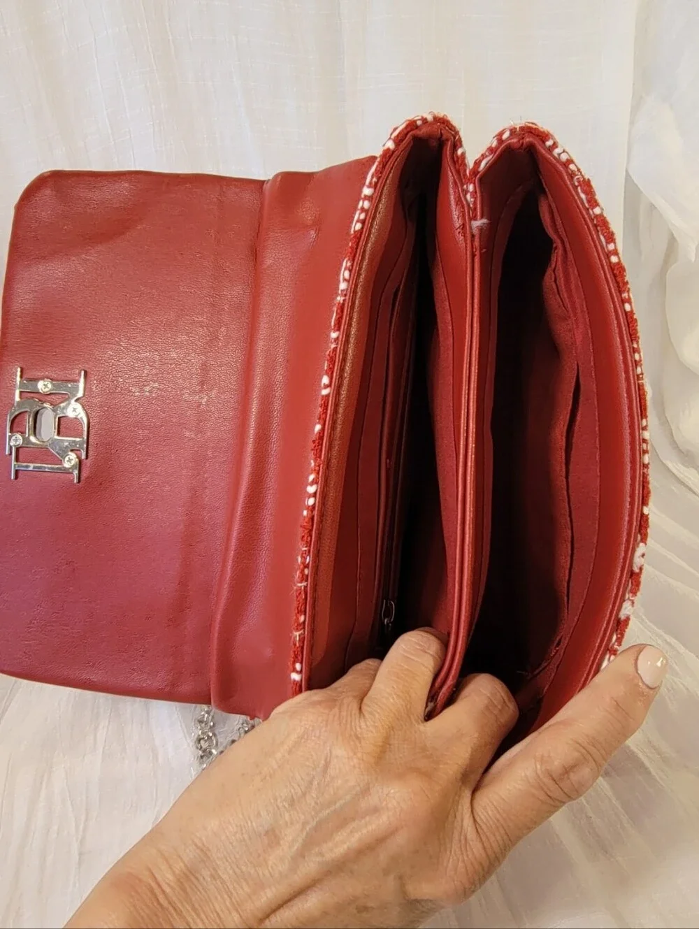 Badgley Mischka BMH-507 Red And White Tweed Chain Crossbody Bag NWT